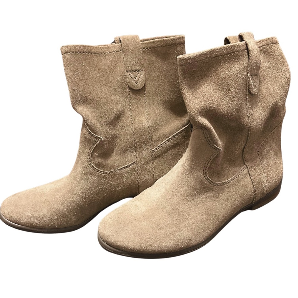 Vince Camuto VC-Fanti Slouch Ankle Boots in Tan Suede. Size 8M